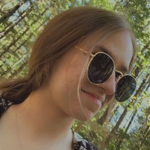 Meet your Posher, Cassandra